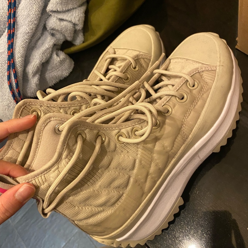 Converse Run Star Hike
